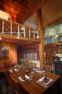 baan chomjan dining room